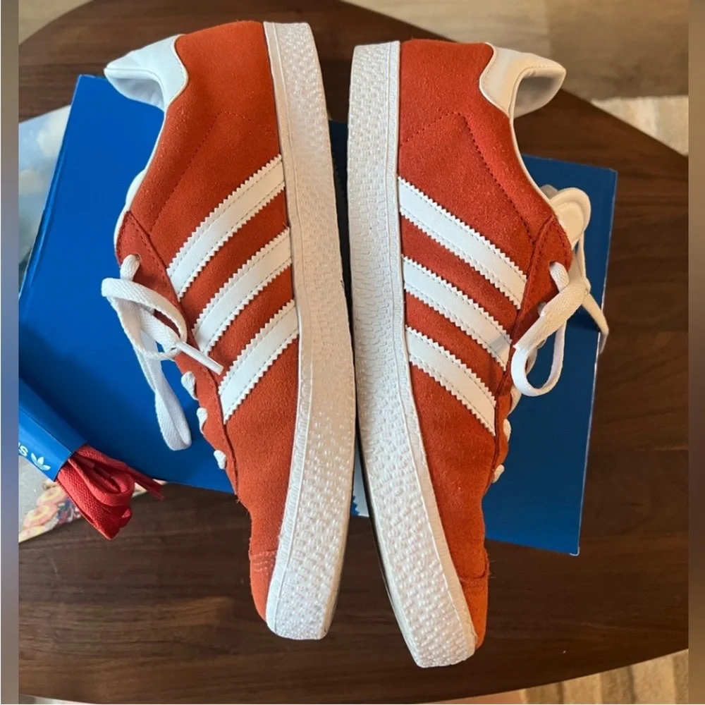 Adidas Gazelle red suede Women size 8 - Picture 3 of 8
